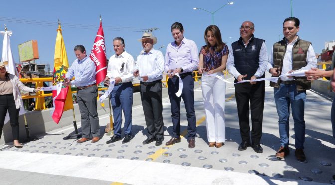 Asiste Bedolla a inauguración del puente a desnivel en Siervo de la Nación