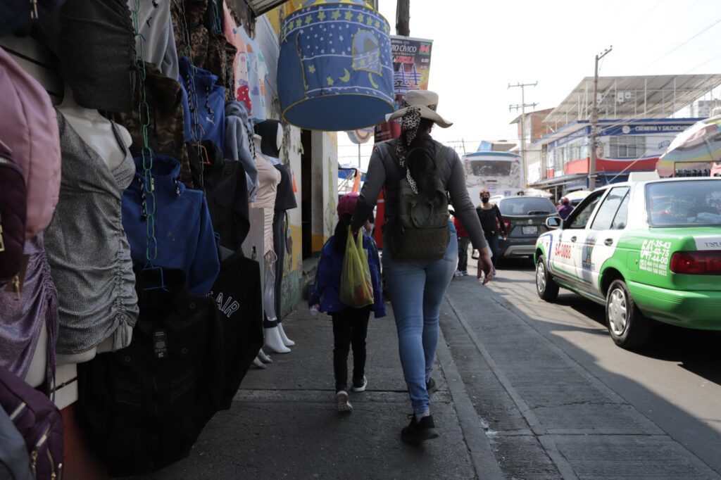 Amigo comerciante de Salamanca: ¡evita obstruir el paso peatonal!