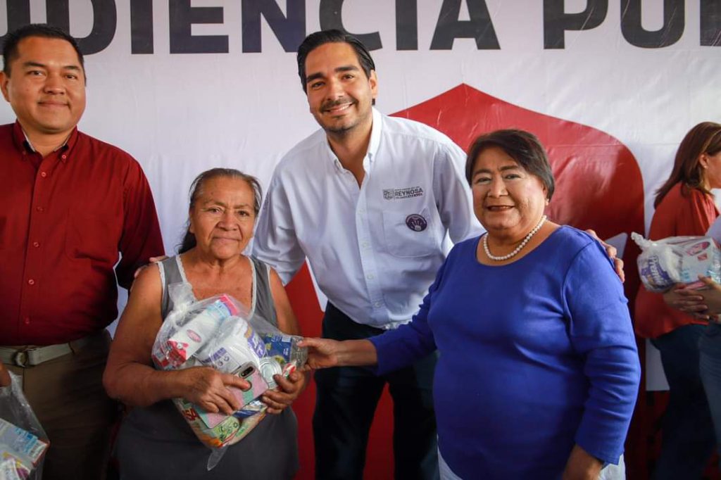 Aprovechan vecinos de Ferrocarril Poniente visita de Carlos Peña Ortiz – Administración Municipal Reynosa 2021-2024