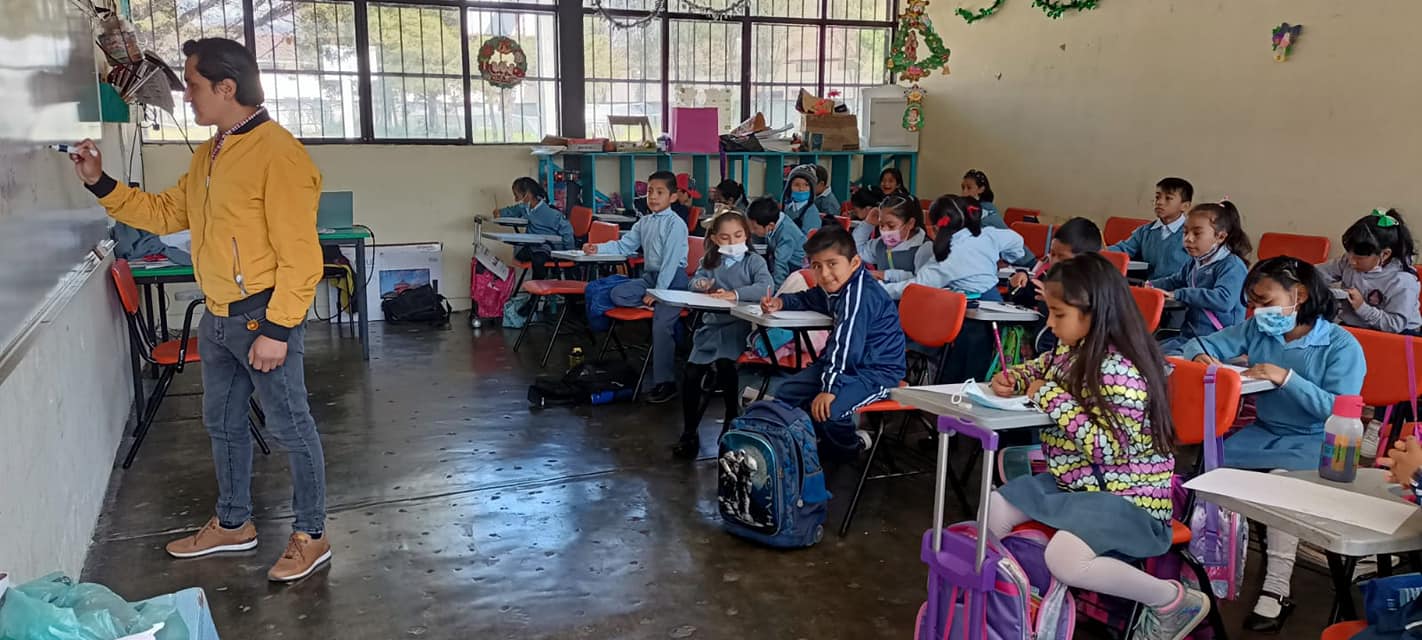 CON EL FIN DE LLEVAR LA CULTURA A TODOS LOS SECTORES EL AYUNTAMIENTO DE SCLC REALIZA TALLER DE DIBUJO EN LA ESCUELA JOSEFA ORTIZ DE DOMÍNGUEZ. – H. Ayuntamiento de San Cristóbal de Las Casas