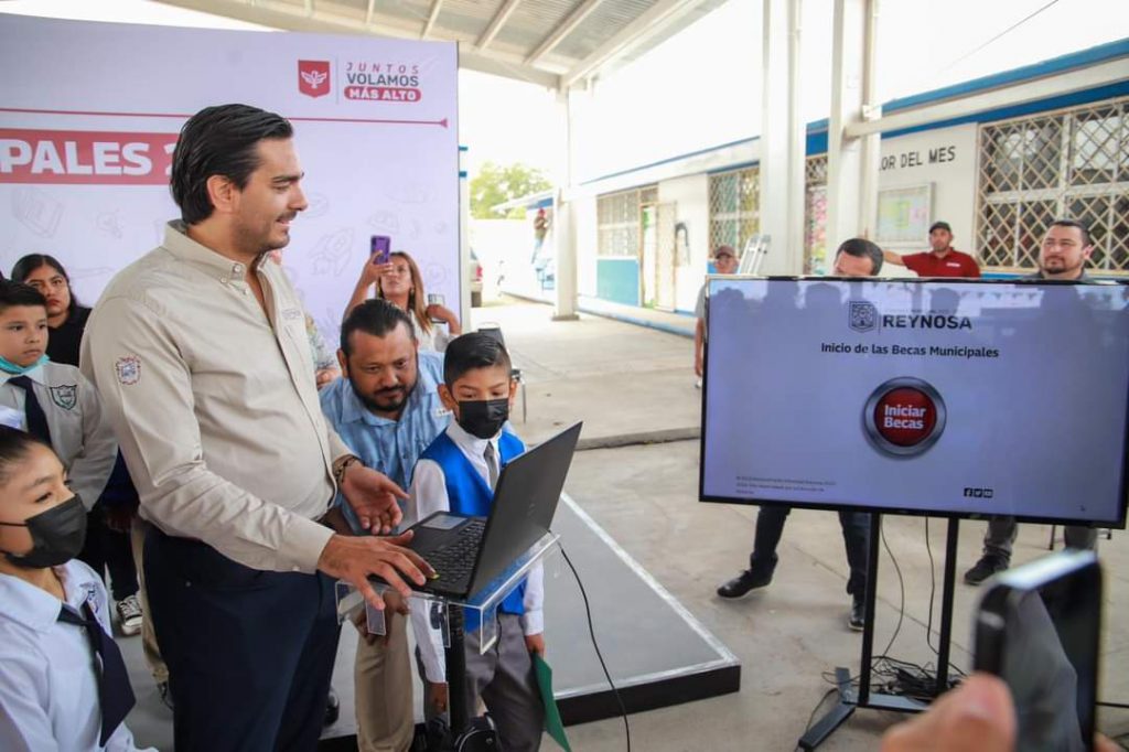 Dio Carlos Peña Ortiz arranque al Programa de Becas Municipales 2023 – Administración Municipal Reynosa 2021-2024