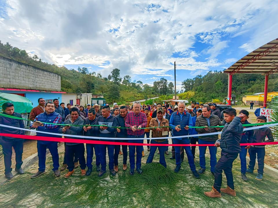 PRESIDENTE MDO ENTREGA OBRA DE PAVIMENTACIÓN CON CONCRETO MIXTO, EN POZO COLORADO CON INVERSIÓN DE MÁS DE UN MILLÓN DE PESOS. – H. Ayuntamiento de San Cristóbal de Las Casas