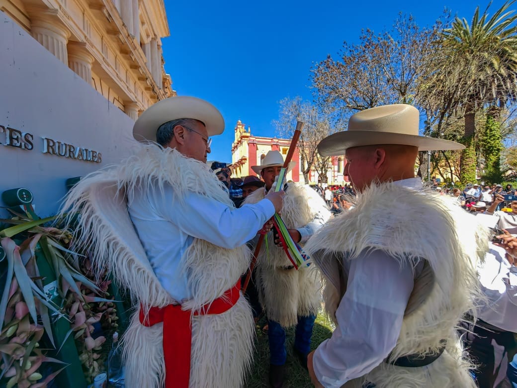 98 COMUNIDADES ENTREGAN BASTÓN DE MANDO A MARIANO DÍAZ OCHOA. – H. Ayuntamiento de San Cristóbal de Las Casas
