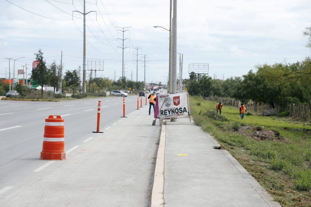Limpian avenidas cuadrillas del Gobierno de Reynosa – Administración Municipal Reynosa 2021-2024