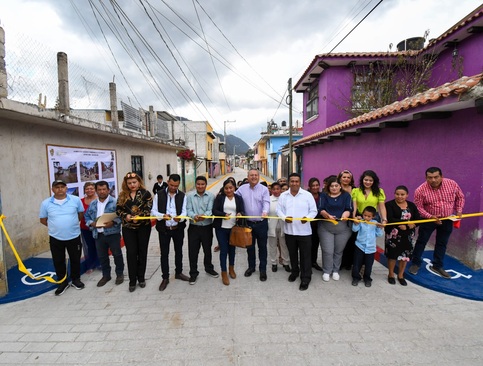 AYUNTAMIENTO DE SCLC BENEFICIA A VECINOS DE LA COLONIA EL RELICARIO CON PAVIMENTACIÓN DE CONCRETO HIDRÁULICO – H. Ayuntamiento de San Cristóbal de Las Casas