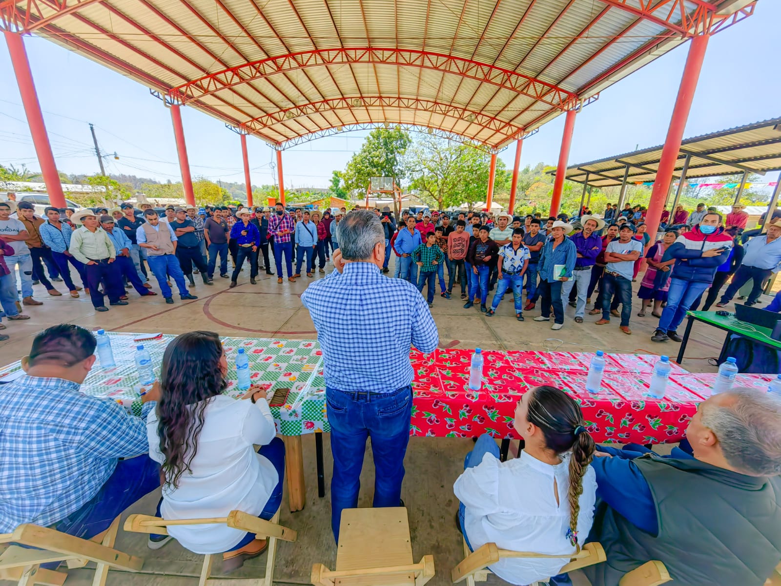 AYUNTAMIENTO DE SCLC ENTREGA APOYO CONSISTE EN TINACOS EN LA COMUNIDAD LAGUNA GRANDE – H. Ayuntamiento de San Cristóbal de Las Casas