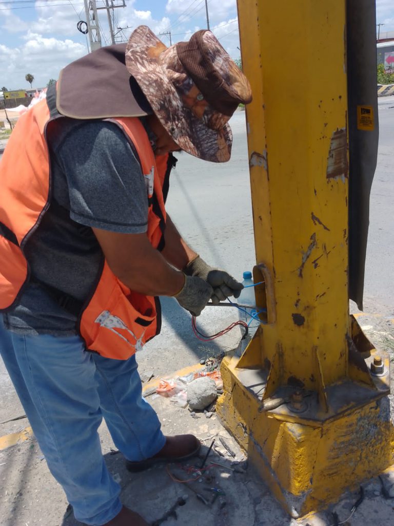 Desconectan semáforos y provocan caos en Esfuerzo Nacional y Bugambilias – Administración Municipal Reynosa 2021-2024