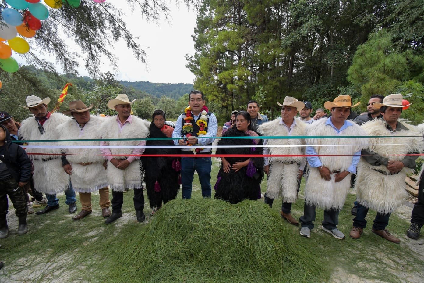 AYUNTAMIENTO DE SCLC ENTREGA OBRA DE PAVIMENTACIÓN EN LA COMUNIDAD SAN LUIS CHUPACTIC. – H. Ayuntamiento de San Cristóbal de Las Casas