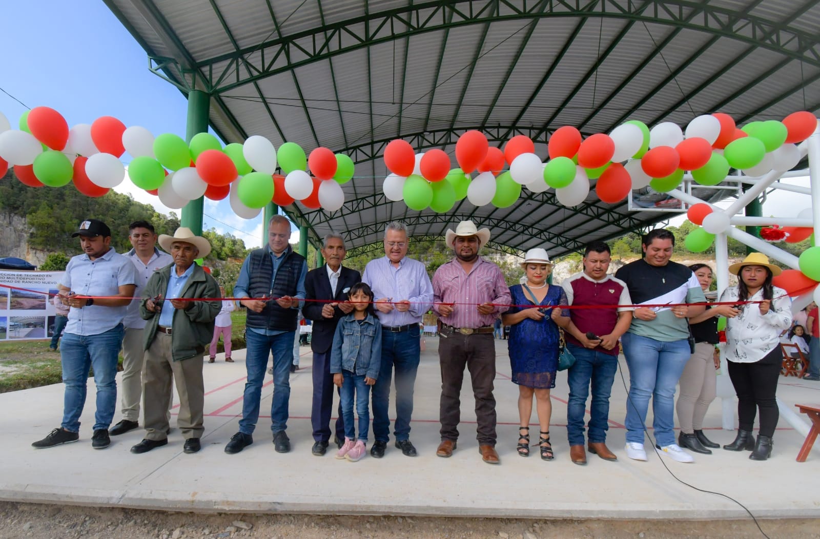 INAUGURA EL ALCALDE MARIANO DÍAZ OCHOA NUEVO TECHO EN ESPACIO MULTIDEPORTIVO. – H. Ayuntamiento de San Cristóbal de Las Casas
