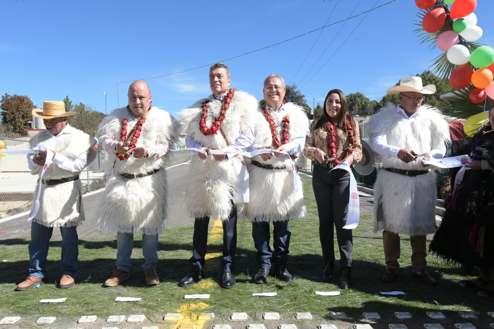 ALCALDE MDO ACOMPAÑA AL GOBERNADOR DEL ESTADO A LA INAUGURACIÓN DEL CAMINO EJIDO ARCOTETE. – H. Ayuntamiento de San Cristóbal de Las Casas