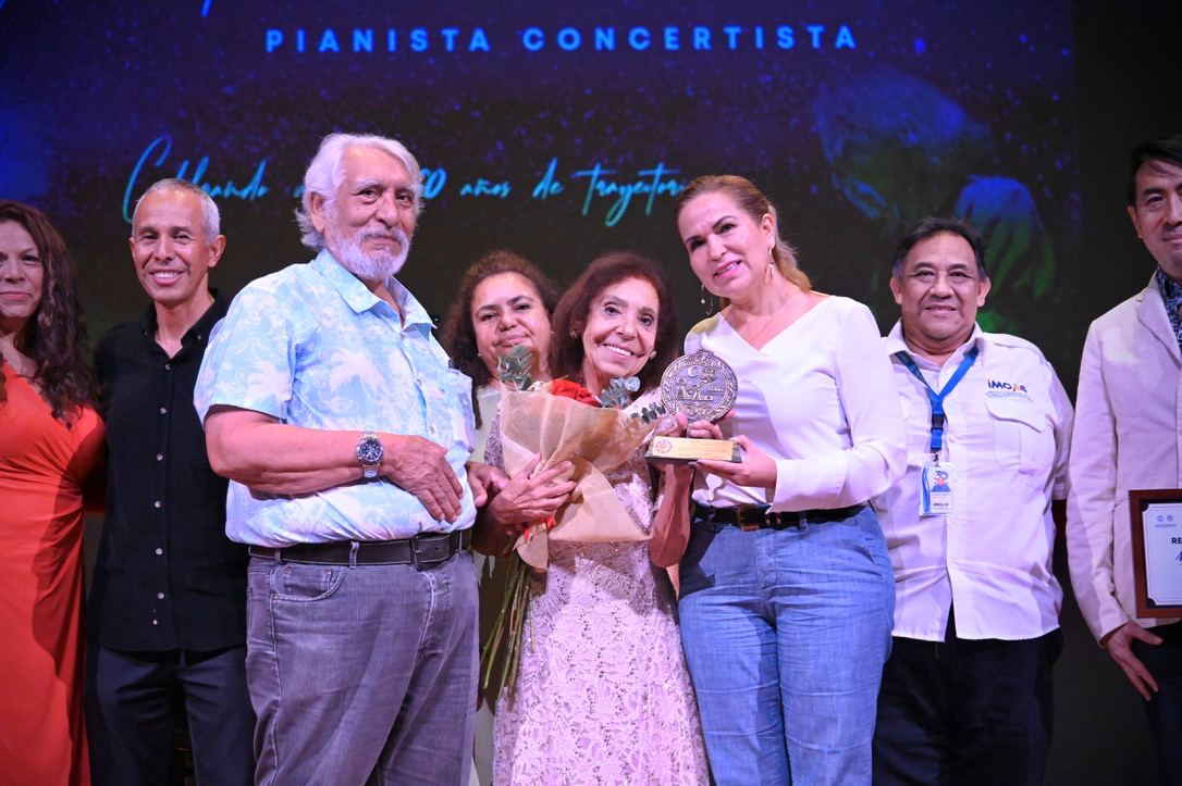 Homenaje a pianista y concertista Teresita Delgado – H. Ayuntamiento de Solidaridad